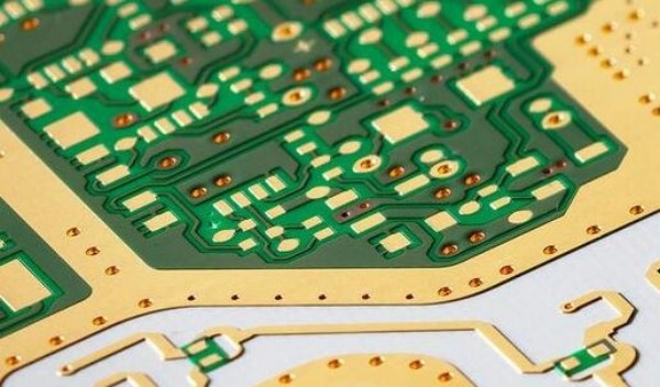 不同工藝PCB加工的價(jià)格差異有多大？第1張